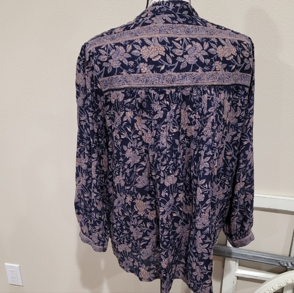 Lucky‎ Brand Women's SZ M peasant top boho navy floral flowy button front - Picture 5 of 11